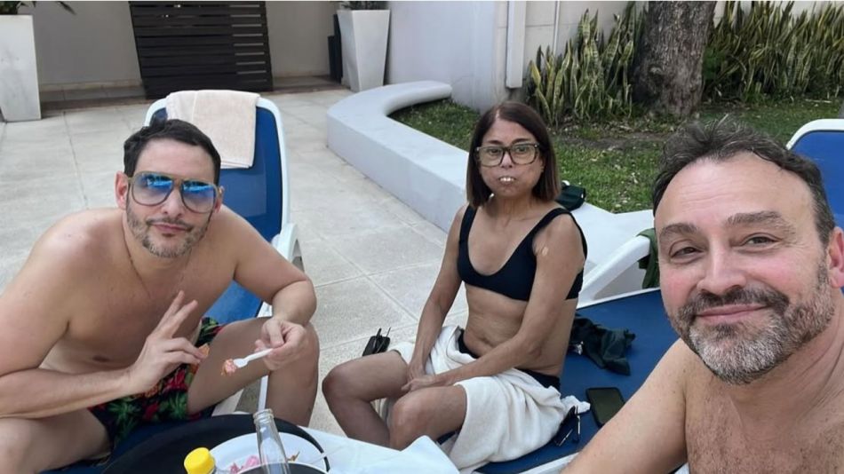 Adrián Pallares y Rodrigo Lussich junto a Meche Portillo, actriz y productora de Intrusos