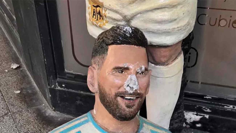 Vandalizaron estatua de Messi en Mar del Plata 30112025
