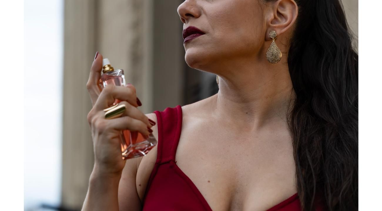 Azucena Ocampos, creadora de VAL-ROU presentándonos su nueva fragancia para ellas “La Passion”