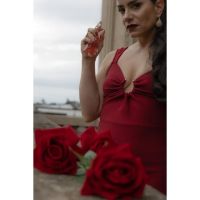 Azucena Ocampos, creadora de VAL-ROU presentándonos su nueva fragancia para ellas “La Passion”