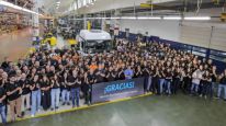 Fin de una era: Mercedes-Benz despide el Centro Industrial Juan Manuel Fangio en Virrey del Pino