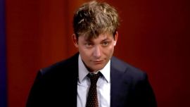 El video viral de Santiago Caputo practicando tiro