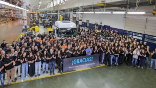 Fin de una era: Mercedes-Benz despide el Centro Industrial Juan Manuel Fangio en Virrey del Pino