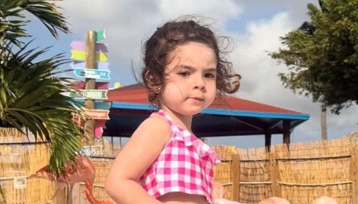 El look playero de Sarah Burlando en Punta del Este: “Dos años, pero alma de 30”