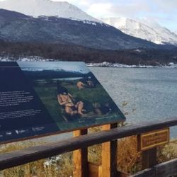 Para la realización de la cartelería se contó con la participación de integrantes de la Comunidad Indígena Yagán Paiakoala de Tierra del Fuego