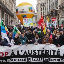 Manifestación como parte de un llamado de los sindicatos a huelgas por salarios más altos y en contra de la austeridad, en París. Foto de Dimitar DILKOFF / AFP | Foto:AFP