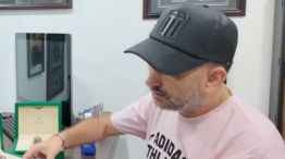 Ariel Vallejo, dueño de Sur Finanzas, compró un Rolex en Miami mientras usaba una gorra de Racing