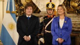 El presidente Javier Milei encabezó este mediodía la ceremonia oficial de juramento de Alejandra Monteoliva a cargo del Ministerio de Seguridad, en el Salón Blanco de la Casa Rosada. 02122025