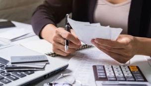 Informes del INDEC y la IETSE revelan que el uso de ahorros para gastos cotidianos se duplicó en dos décadas