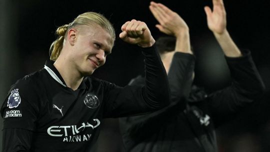 Erling Haaland jugando para Manchester City