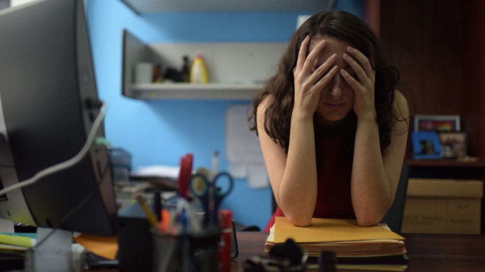 Alerta por el crecimiento del estrés: nueve de cada diez trabajadores argentinos están “quemados”.