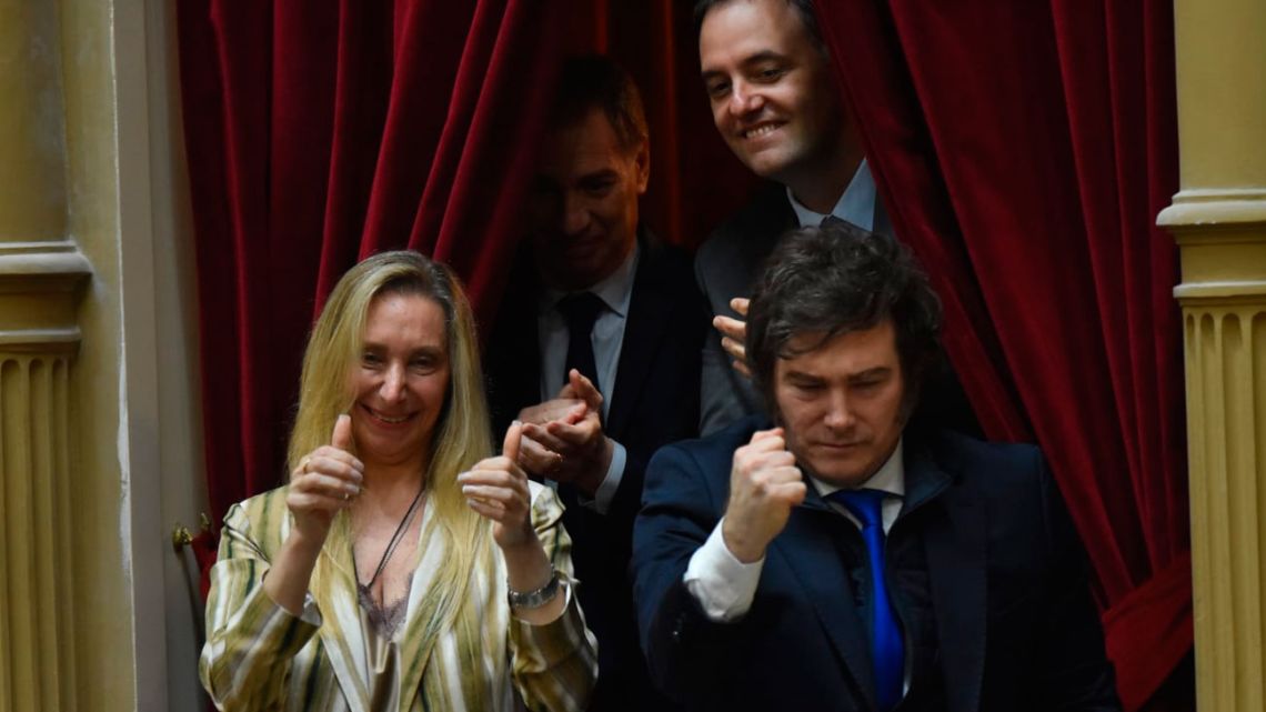 ¿Seguridad o Milei no quiere fotos de espaldas? Prohíben a periodistas parlamentarios usar el palco en la Asamblea Legislativa