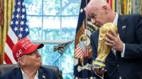 Donald Trump junto a Gianni Infantino