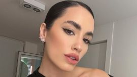 El audaz look de Lali Espósito de bucaneras y zapatos con el que marcó tendencia en la presentación de su documental