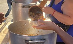 Barrios de pie instalará una olla popular en la puerta de la casa de Manuel Adorni