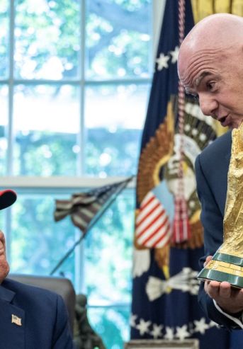 Donald Trump junto a Gianni Infantino