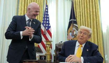 Donald Trump junto a Gianni Infantino