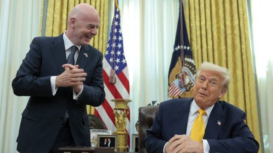 Donald Trump junto a Gianni Infantino
