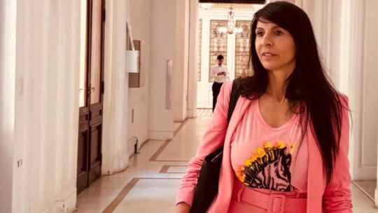 Nuevo embargo contra Lorena Villaverde: la Justicia le reclama casi US$30.000 por un lote en Las Grutas
