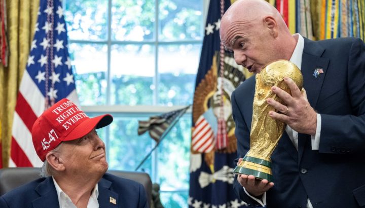 Donald Trump junto a Gianni Infantino