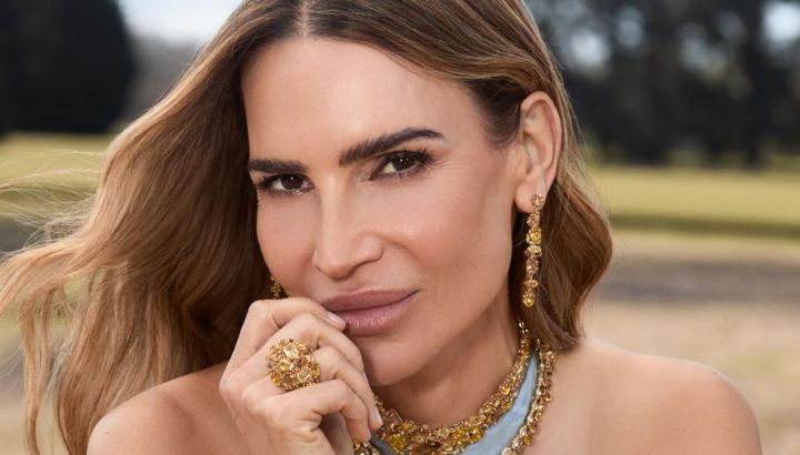 María Vázquez inauguró la temporada de Navidad con un imponente look dorado