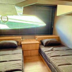 Una embarcación se distingue por su equilibrio entre potencia y confort.