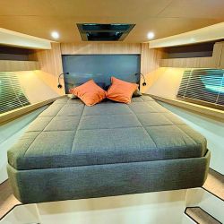 Una embarcación se distingue por su equilibrio entre potencia y confort.