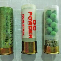 Durante el disparo, la pólvora se descompone rápidamente y genera una onda de choque por la expansión de los gases a muy alta presión que empuja la bala por el ánima.