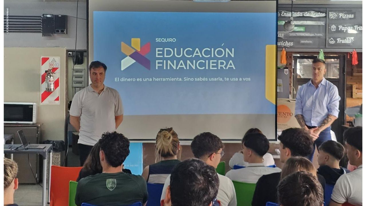 La educación financiera que los jóvenes necesitan antes de terminar la secundaria | Foto:CONTENT NOTICIAS