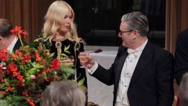 Claudia Schiffer entre reyes y príncipes: la modelo deslumbró en un banquete real