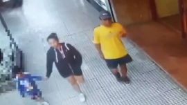 Una pareja salió a robar con su hijo y se llevaron un portero eléctrico en Belgrano