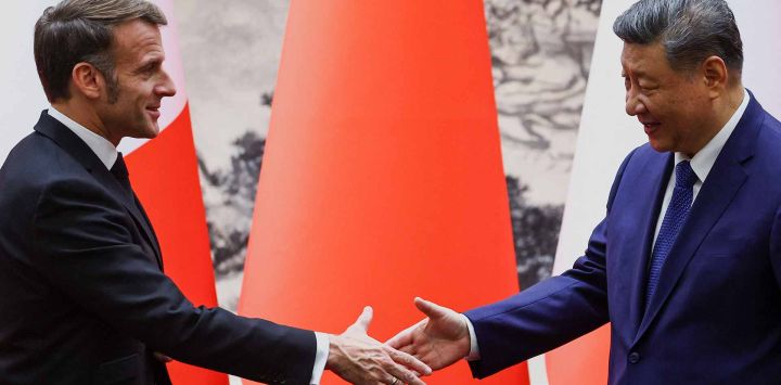 El presidente de Francia, Emmanuel Macron y el presidente de China, Xi Jinping. Foto de Sarah Meyssonnier / AFP