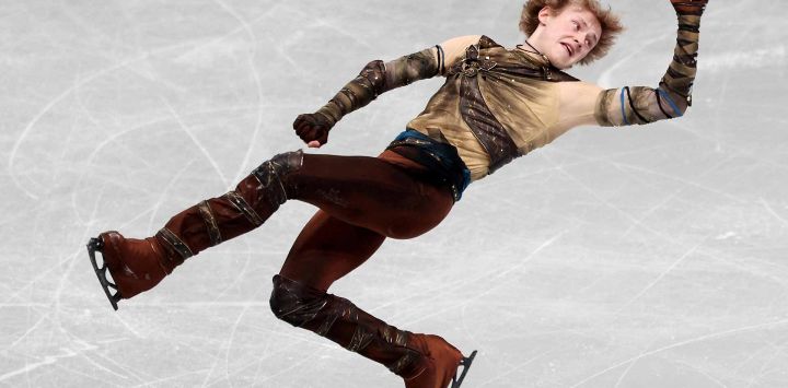 Ilia Malinin de EE. UU. compite en el Programa Corto Masculino Senior en la Final del Gran Premio de Patinaje Artístico ISU en Nagoya. Foto de PAUL MILLER / AFP