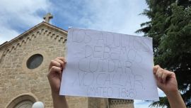 Escuela de Carlos Paz negó abusos en el jardín: madres y padres exigieron justicia en una manifestación