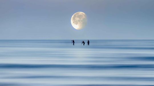 Superluna 2025: cómo influye en tus emociones, tus vínculos y tu energía (según la astrología y la psicología)