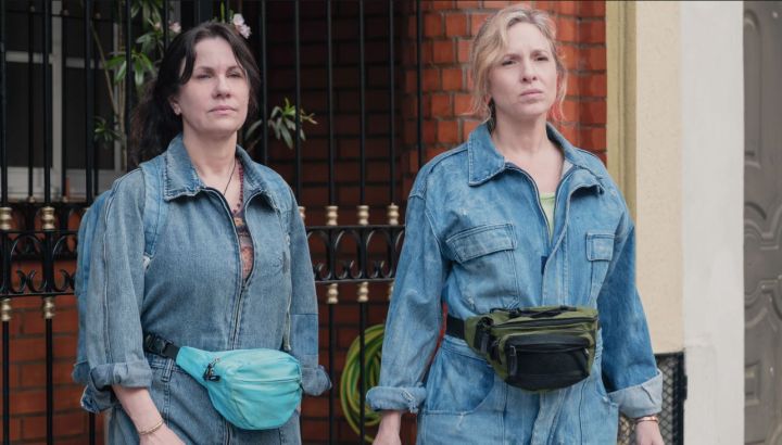 Netflix presenta el tráiler de "El tiempo de las moscas", la nueva miniserie con Carla Peterson y Nancy Dupláa