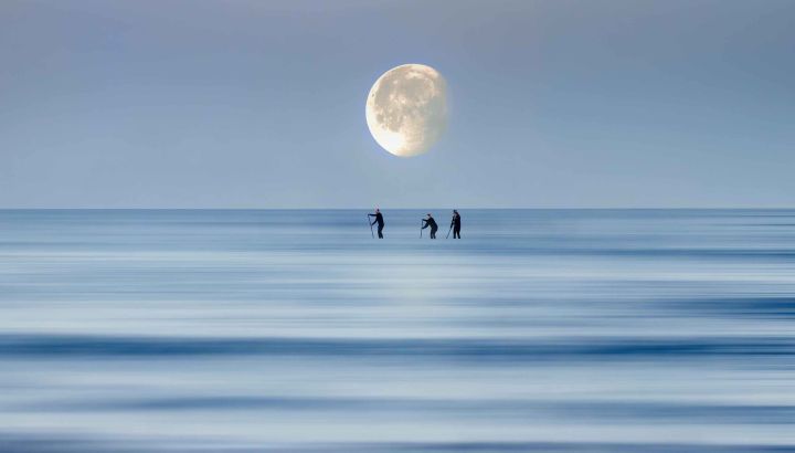 Superluna 2025: cómo influye en tus emociones, tus vínculos y tu energía (según la astrología y la psicología)