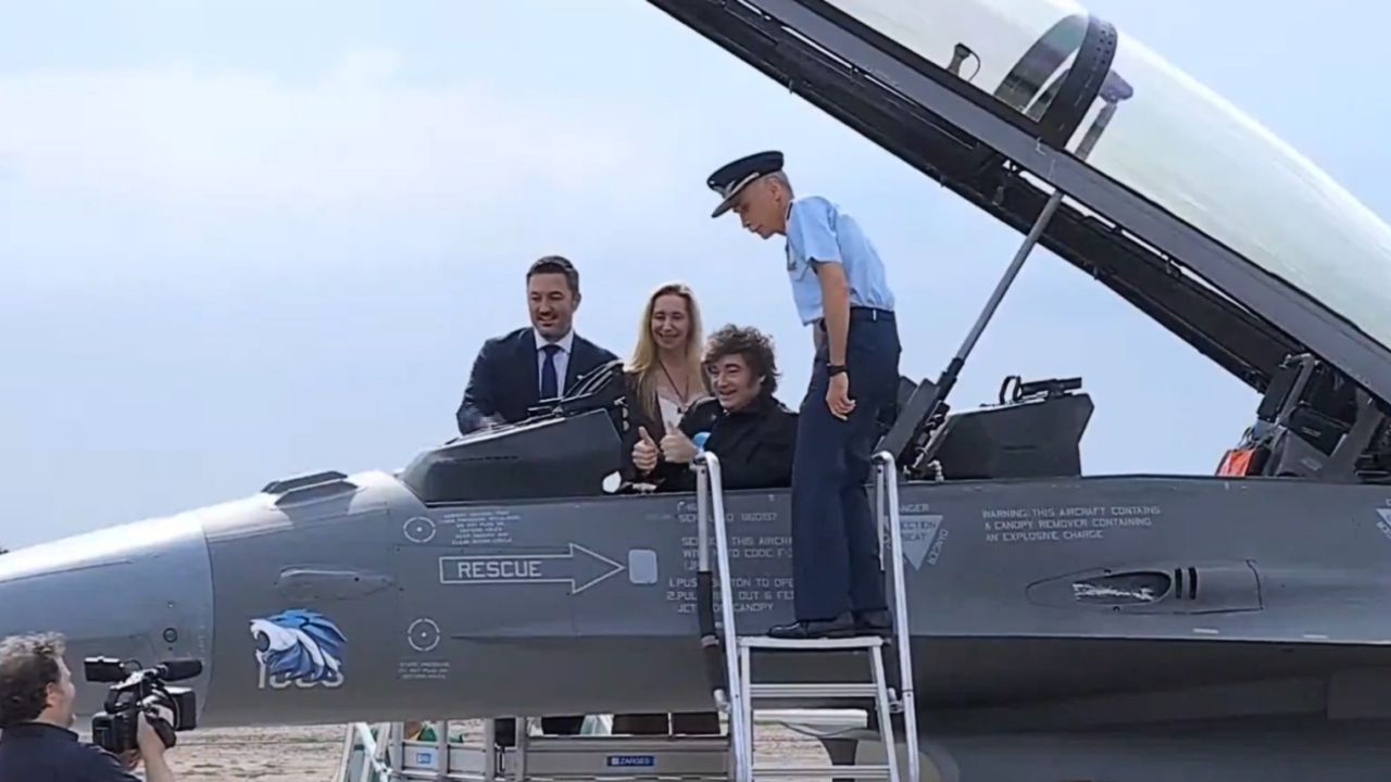 Milei presentó los F16 en Córdoba: "A partir de hoy todos estamos un poco  más seguros" | Perfil