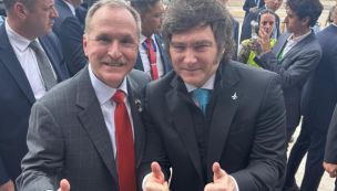 El embajador Peter Lamelas y el presidente Javier Milei en Córdoba.