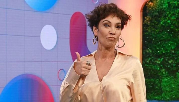 El blooper que protagonizó Ernestina Pais mientras mostraba su outfit en el programa de Juana Viale