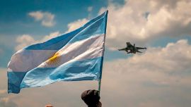 Las mejores imágenes del sobrevuelo de los aviones F-16 por la Ciudad de Buenos Aires