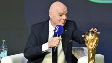 Gianni Infantino con la Copa del Mundo