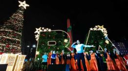 Obelisco encendido de luces por la proximidad de Navidad 20251208