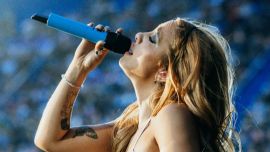 Ángela Torres se lució al telonear a Shakira en el estadio Vélez: cómo fue su presentación