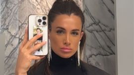 Así es la casa de Cami Homs: living XXL en el jardín, galería rústica y un rincón especial para su beba, Aitana