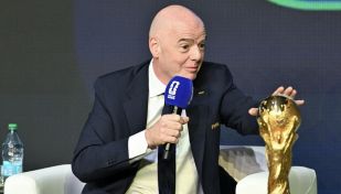 Gianni Infantino con la Copa del Mundo