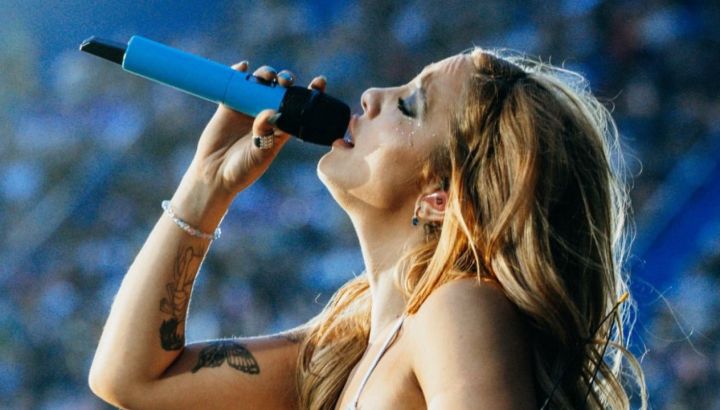 Ángela Torres se lució al telonear a Shakira en el estadio Vélez: cómo fue su presentación