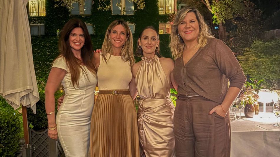 Camila Romano junto a María Belén Ludueña, Elba Marcovecchio y Dominique Metzger