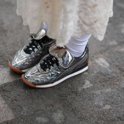 Zapatillas retro futuristas.