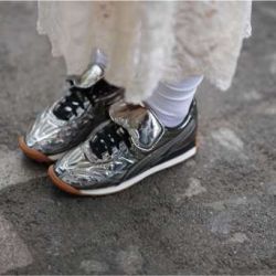 Zapatillas retro futuristas.